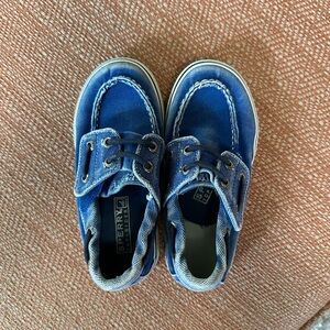 Sperry Blue Suede Sneakers with Classic Design